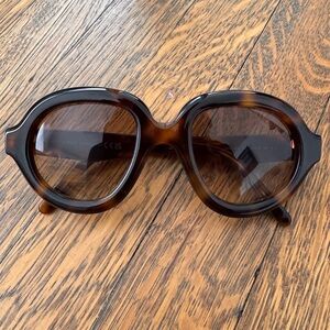 ❌SOLD❌LOEWE Eyewear
Curvy round tortoiseshell-acetate sunglasses